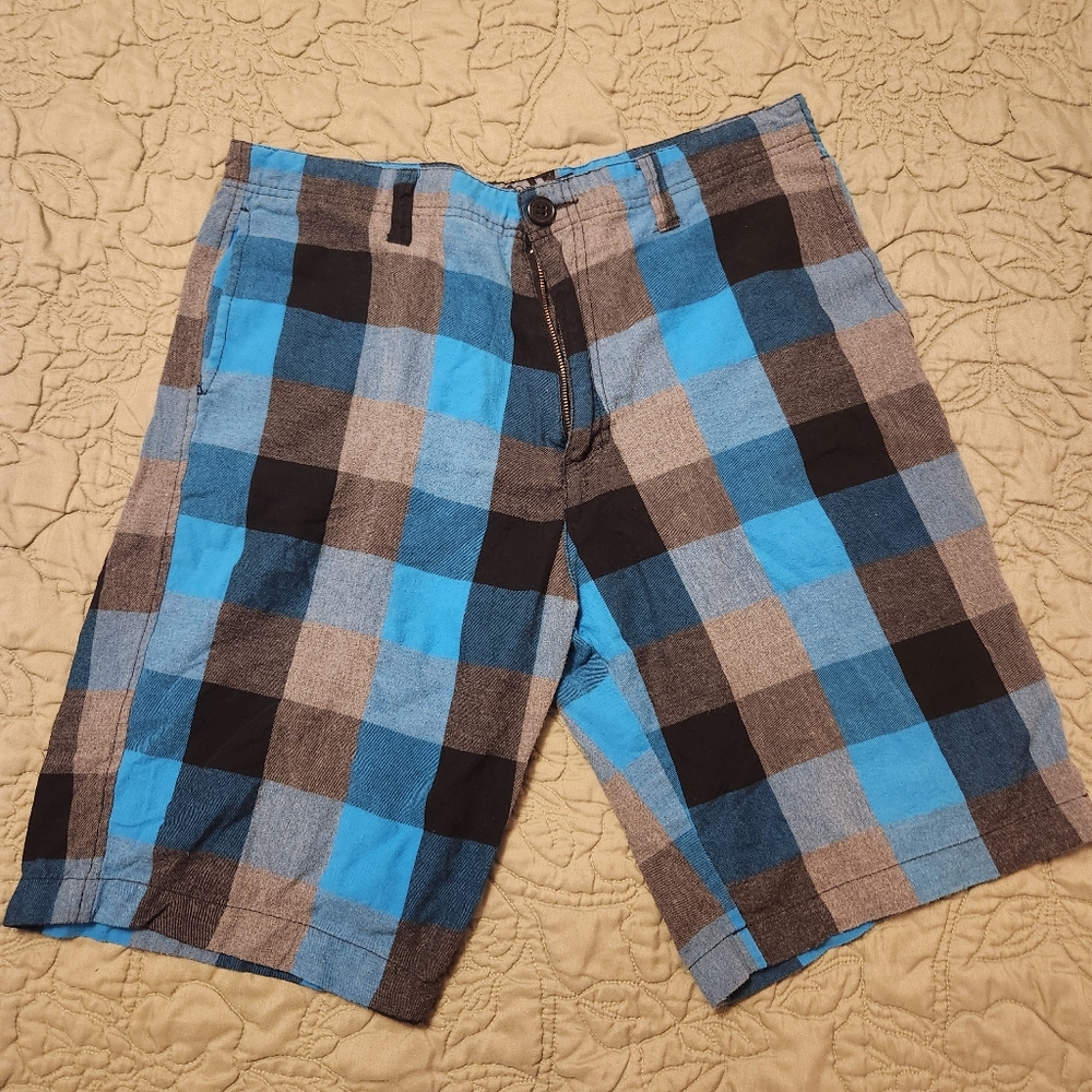 Urban Heritage Canadian Men's Gray/black/blue Plaid Bermuda Shorts Size 36